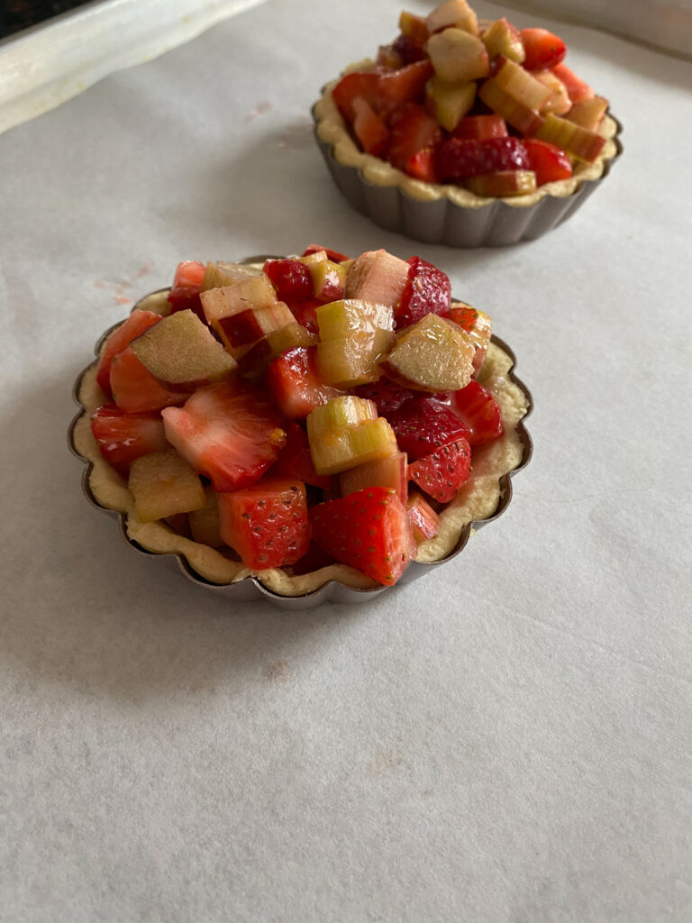 tart shell filled with fruit filling