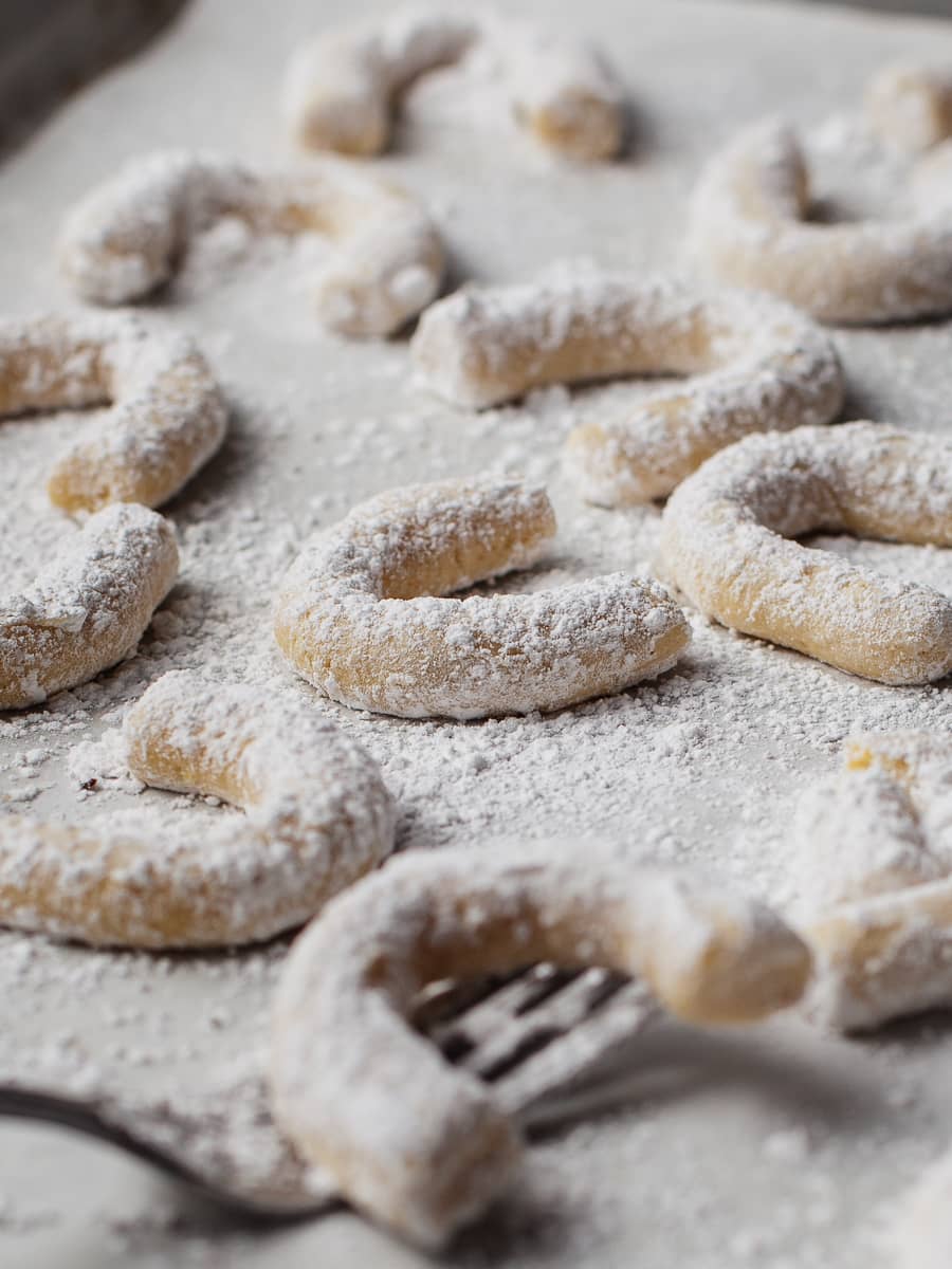 Gluten Free Vanilla Crescent Cookies - The Gluten Free Austrian