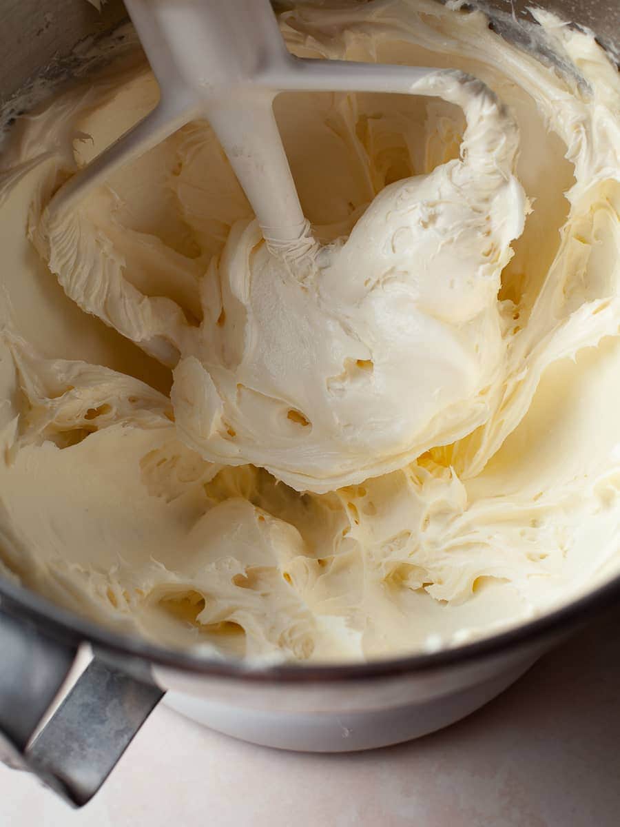 thick cream cheese frosting that can be used to decorate cupcakes and cakes