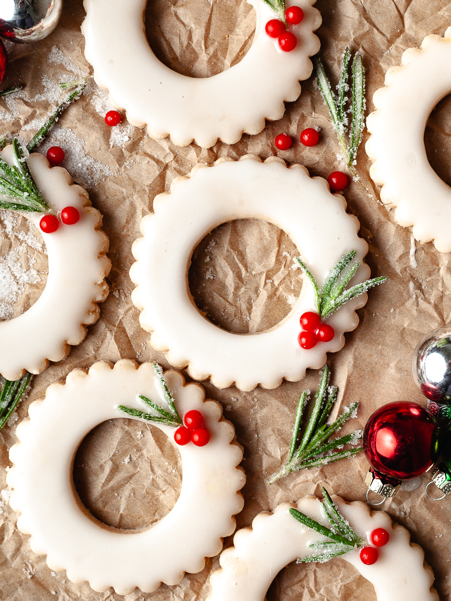 gluten free lemon shortbread cookies cut in a circle and decorated like a christmas wreath